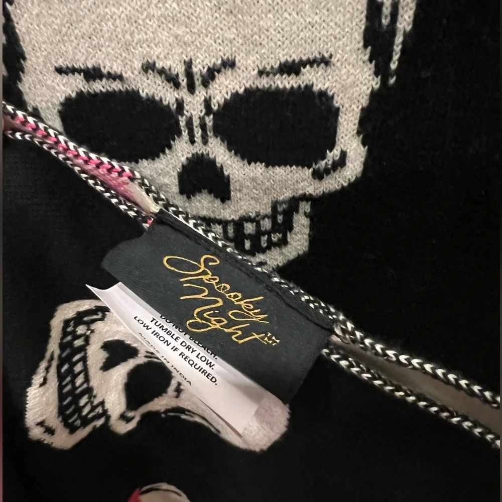 Spooky night reversible Skull blanket
